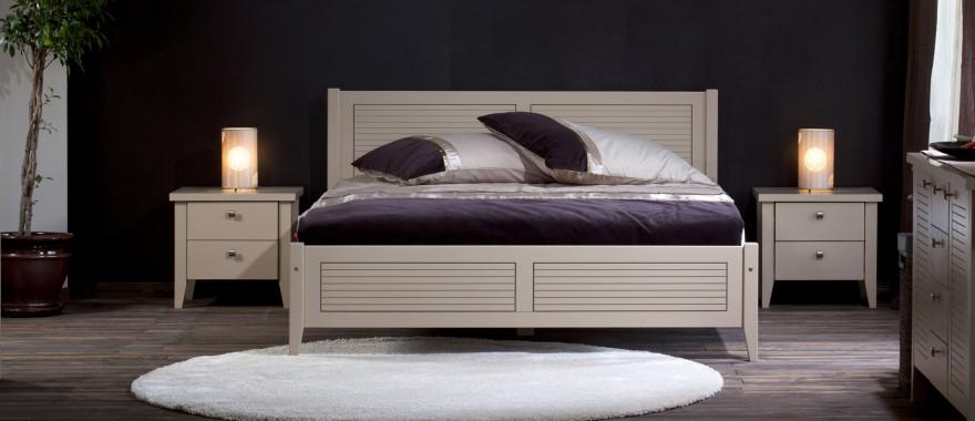 Łóżko i nakastliki drewniane Torino